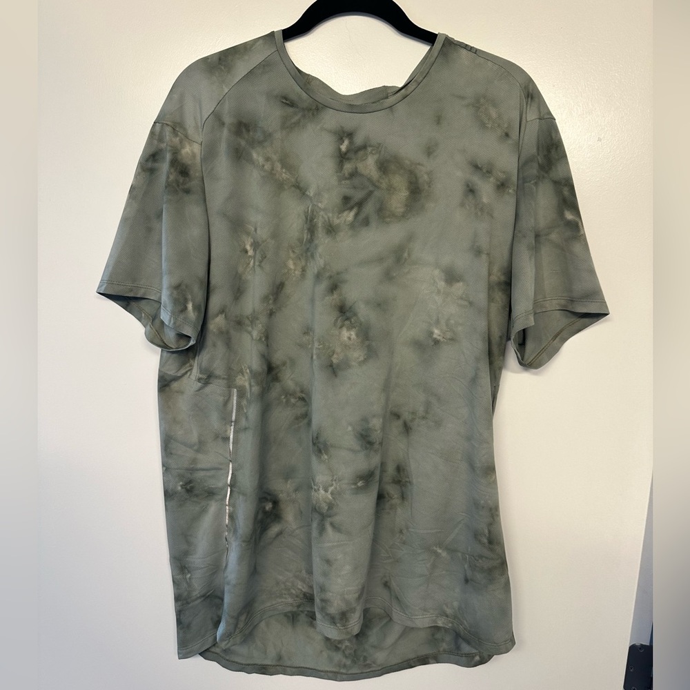 Lululemon Men’s Shirt